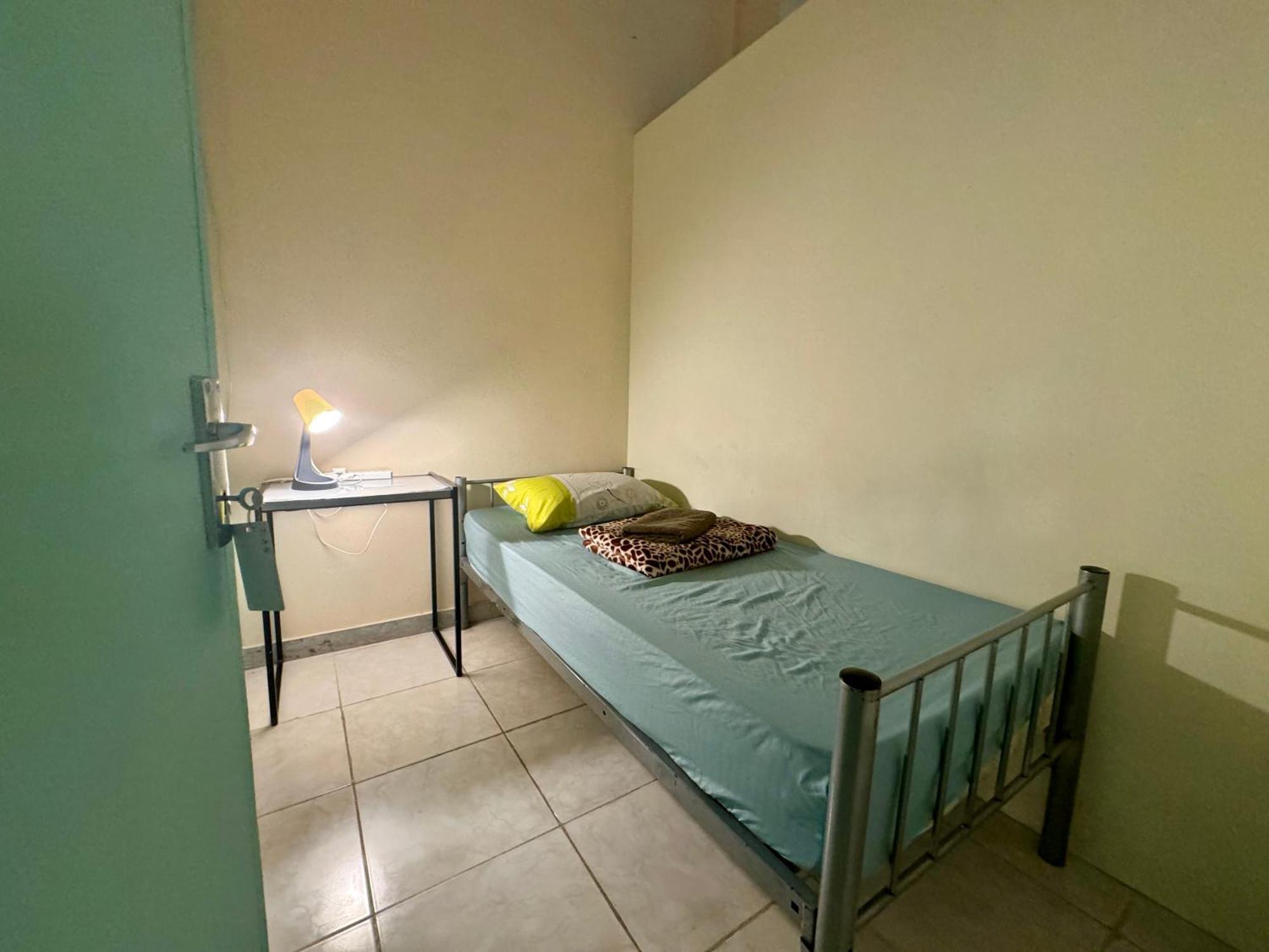 Hostel Female Backpackers